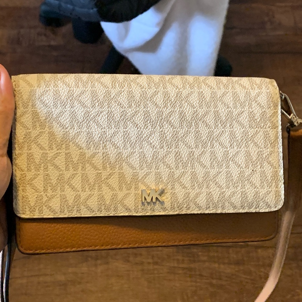 cross body micheal kors wallet